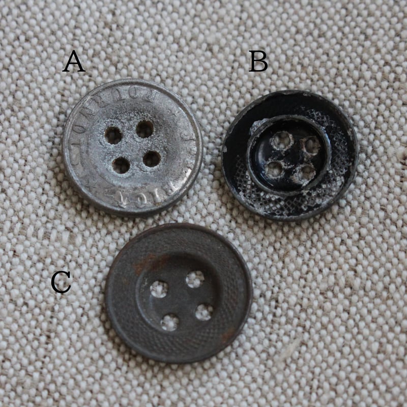 四つ穴メタルボタン各種 フランスヴィンテージ 200 | Le manège