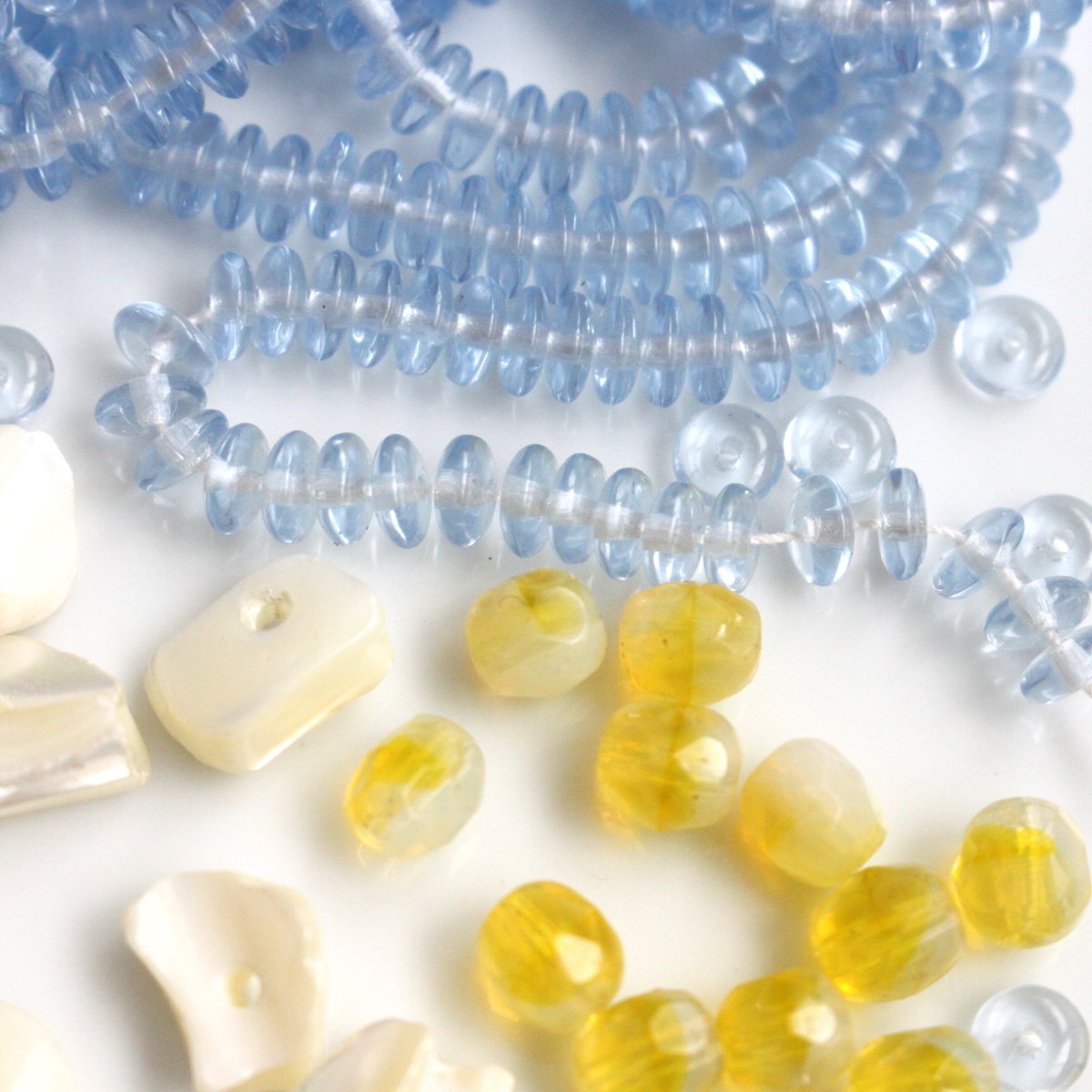 ちいさなロンデル ガラスビーズ30個（ﾌﾞﾙｰ）5㎜ チェコヴィンテージ