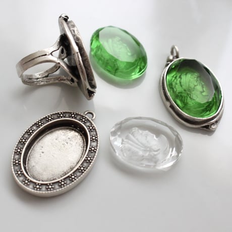 . 厚みのあるガラスインタリオ 25×18㎜（クリア）フランスヴィンテージ　537