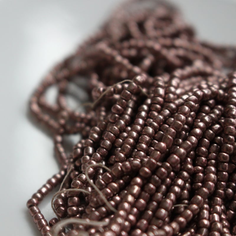 アンティークシードビーズ Ø2㎜（ﾏｯﾄﾋﾟﾝｸｺﾞｰﾙﾄﾞ）3g 1920年代