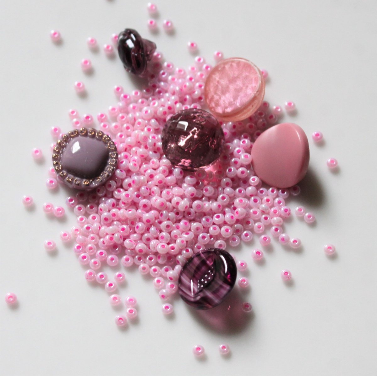 シードビーズ4g（ﾐﾙｸﾋﾟﾝｸ）Ø2㎜ フランスヴィンテージ 731 | Le manège