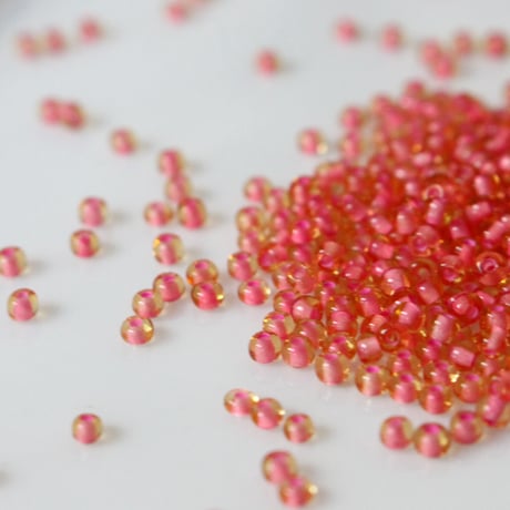 シードビーズ3ｇ (salmon roe)  Ø2㎜　　フランスヴィンテージ　2652