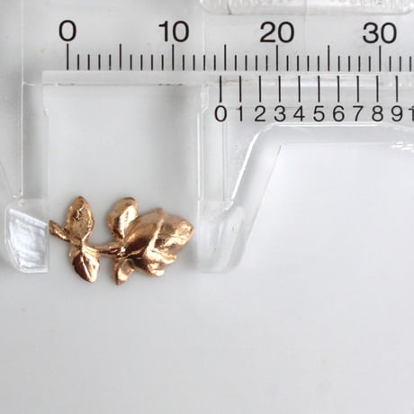 . 真鍮　一輪の薔薇パーツ　4個 　15㎜　フランスヴィンテージ　682