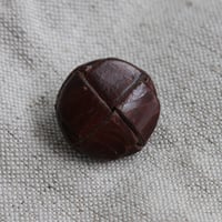 フランスの古いレザーくるみボタン(G)　24㎜　フランスアンティーク