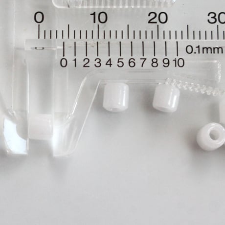 フランス製 筒型カットチューブビーズ3.5g（乳白）4㎜　フランスヴィンテージ　266