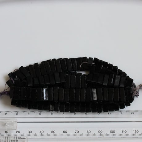 .黒いフレンチジェットビーズ（長方形）12㎜　1900年代フランス製  OR21