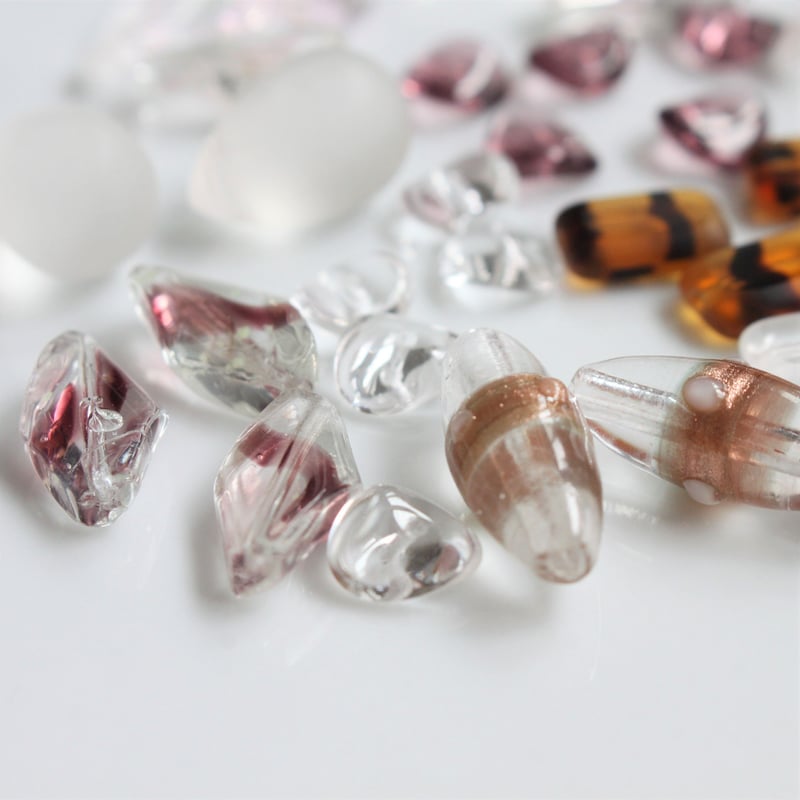 ナツメ型ガラスビーズ （ｸﾘｱｺﾞｰﾙﾄﾞ）2個 21㎜ ヴィンテージベネチアン