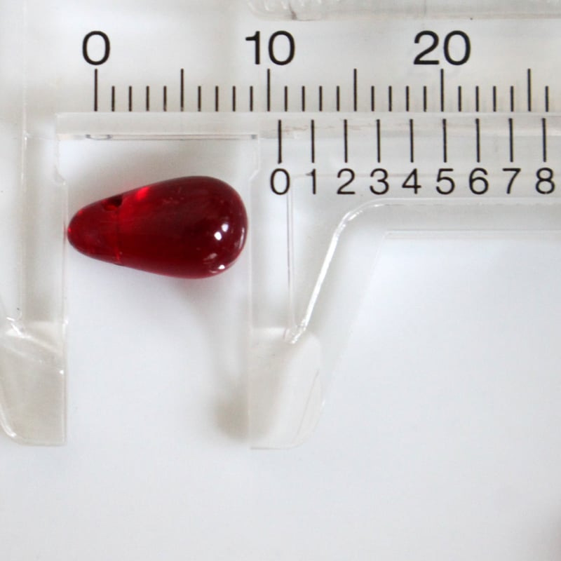 スリムなティアドロップガラスビーズ11×6㎜（濃い赤）10個 チェコ