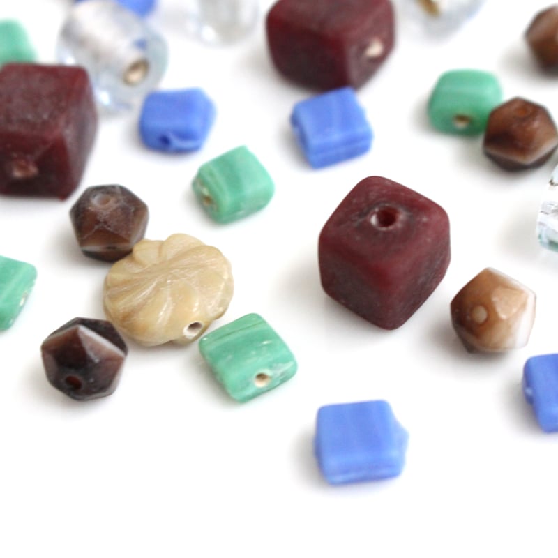 マットなスクエアビーズ6個（ﾌﾞﾙｰ）7㎜ フランス製ヴィンテージ 425  