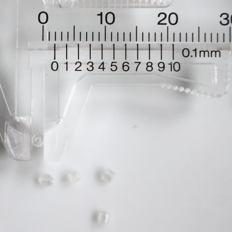 .アンティークガラスビーズ Ø2㎜（クリア）2.5ｇ　1920年代　フランス製　S329  667A