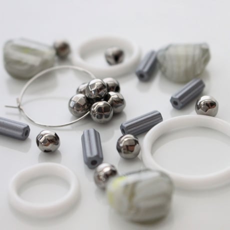ガラスチューブビーズ4本セット　metallic gray　フランス　　234