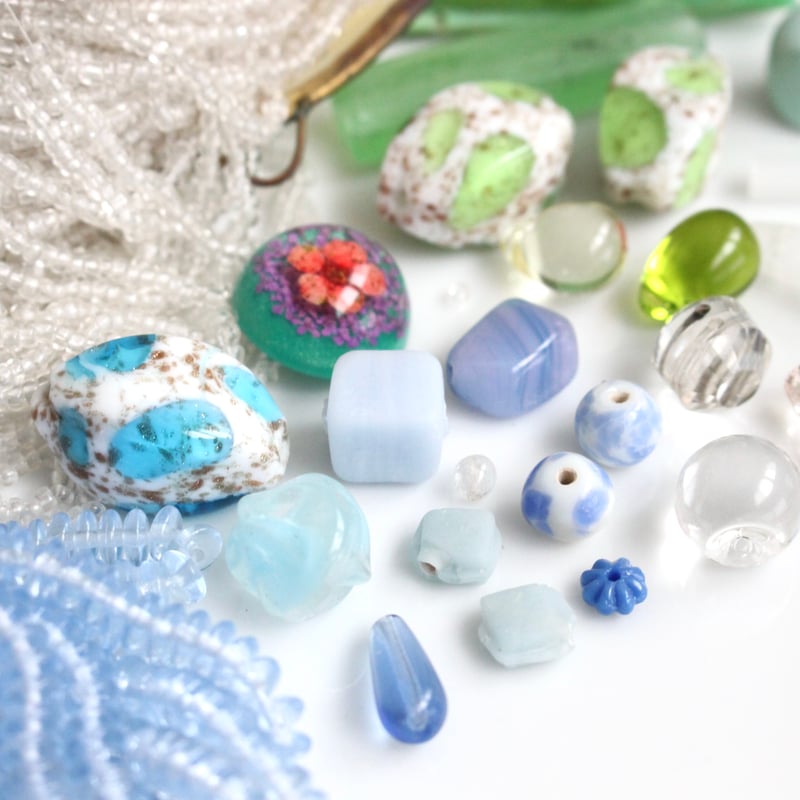 マットなスクエアビーズ8個（水色）8㎜ フランス製ヴィンテージ 252