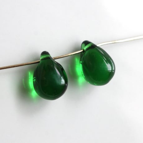.ドロップガラスビーズ13㎜　2個（green）　チェコ80年代ヴィンテージ　　147