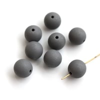 . ラウンドアクリルビーズ 8個（マットグレー） 10㎜ フランスヴィンテージ