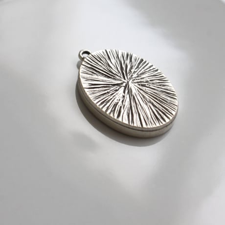 . 真鍮製ペンダントトップベース（25×18mm用）アンティークシルバーカラー　982