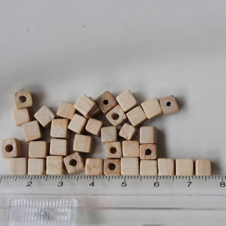 .ちいさなキューブ型ウッドビーズ（白木）5㎜　フランスヴィンテージ