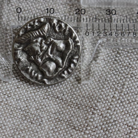 古いフランス政府軍の金属ボタン　男性の肖像画　22㎜　342t