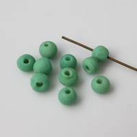 マットなつぶつぶガラスビーズ10個（ｸﾞﾘｰﾝ）4㎜　フランス製　2317
