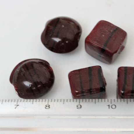 1㎝キューブガラスビーズ 　（ボルドー）フランス製ヴィンテージ　2317