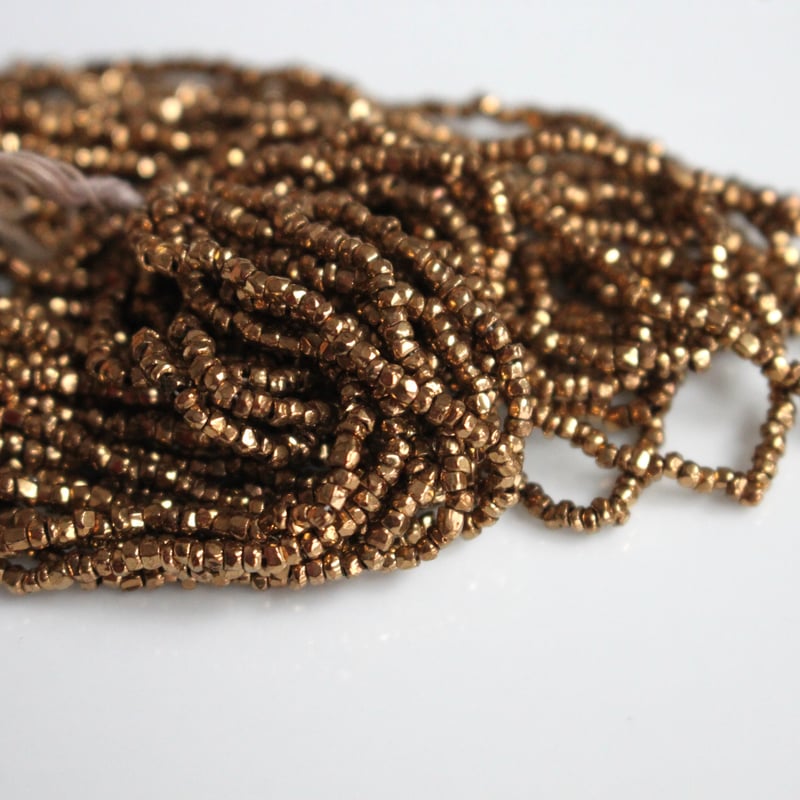 アンティークシードビーズ Ø2㎜（ｺﾞｰﾙﾄﾞ）1.8g 1920年代 フランス製