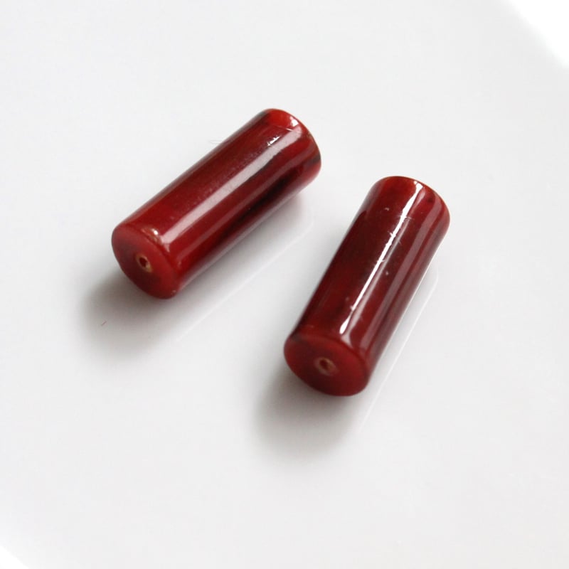 円柱ビーズ25㎜（ﾚｯﾄﾞﾏｰﾌﾞﾙ）ドイツ製ヴィンテージ 824 | Le manège