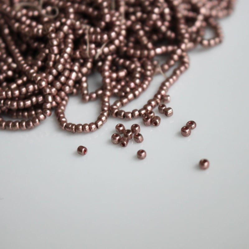 アンティークシードビーズ Ø2㎜（ﾏｯﾄﾋﾟﾝｸｺﾞｰﾙﾄﾞ）3g 1920年代