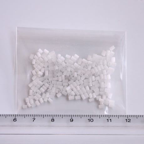 .アンティークサテンビーズ Ø2㎜（ﾎﾜｲﾄ）3ｇ　1920年代　フランス製   S314  858t