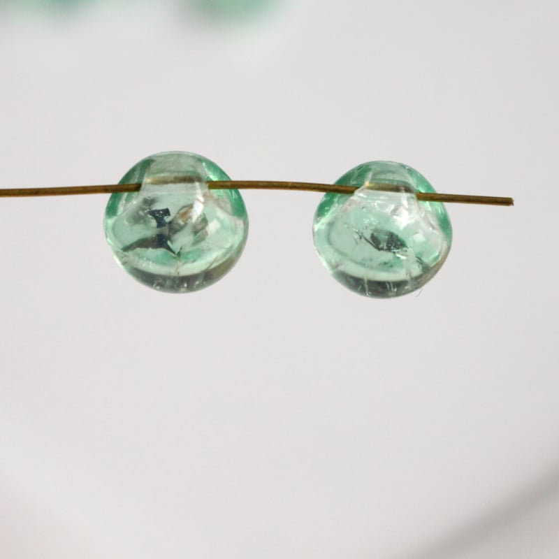 ラウンドクラックガラスビーズ9㎜ 2個 フランス製ヴィンテージ 485