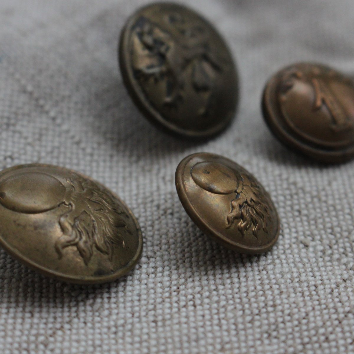 古い真鍮のボタン 23㎜ フランスアンティーク fh34 | Le manège