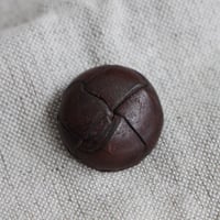 フランスの古いレザーくるみボタン(H)　26㎜　フランスアンティーク