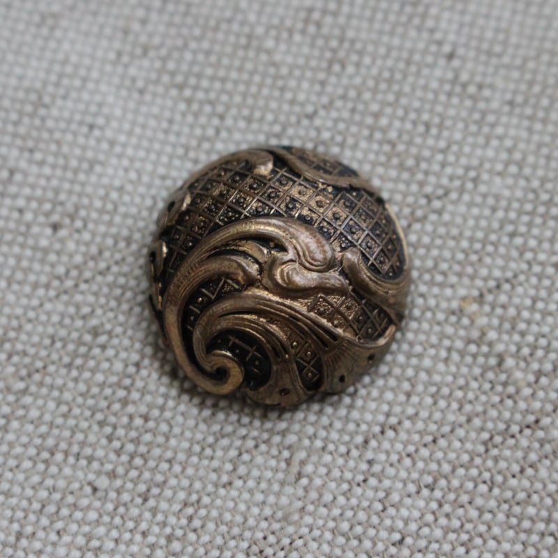 古いアールデコ模様のメタルボタン 21㎜ フランスアンティーク 241