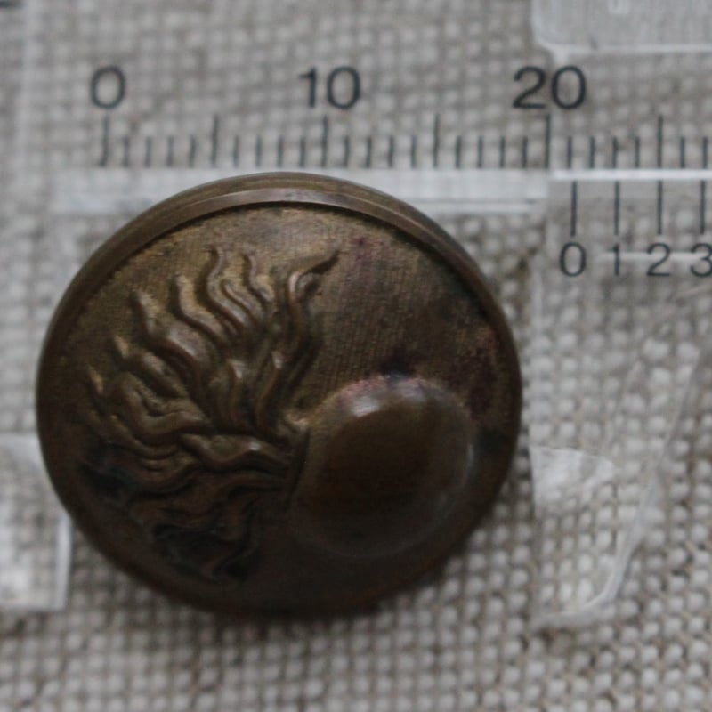古い真鍮のフランスファイヤーマンメタルボタン 21㎜ フランス