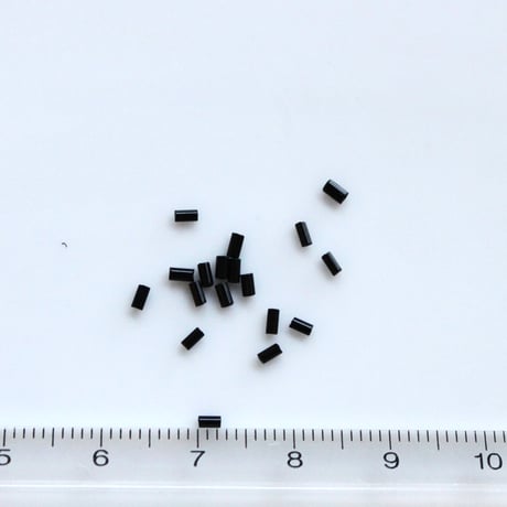 極細竹ビーズ　1.5ｇ (ﾌﾞﾗｯｸ)   2㎜×Ø1.5㎜　フランスヴィンテージ　fe19