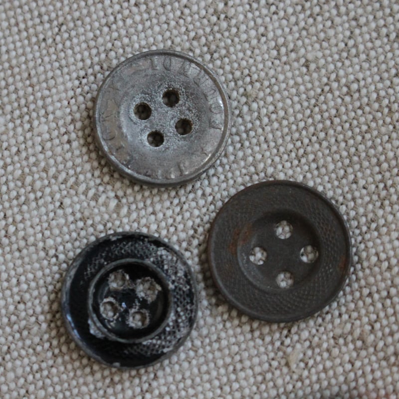 四つ穴メタルボタン各種 フランスヴィンテージ 200 | Le manège