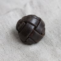 フランスの古いレザーくるみボタン(C)　26㎜　フランスアンティーク