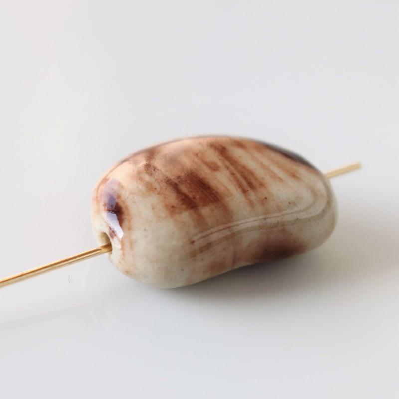 そら豆型の陶器ビーズ 22㎜（オレンジ）フランスパーツ 832 | Le manège