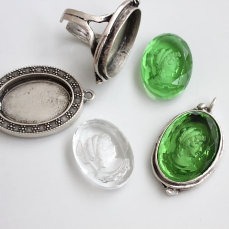 . 厚みのあるガラスインタリオ 25×18㎜（クリア）フランスヴィンテージ　537