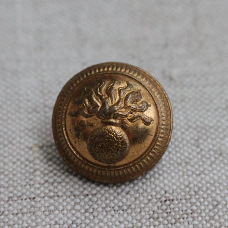 フランスヴィンテージ 真鍮の額縁スタンド フランスの古い真鍮ボタン4個 13㎜ フランスヴィンテージ fh58