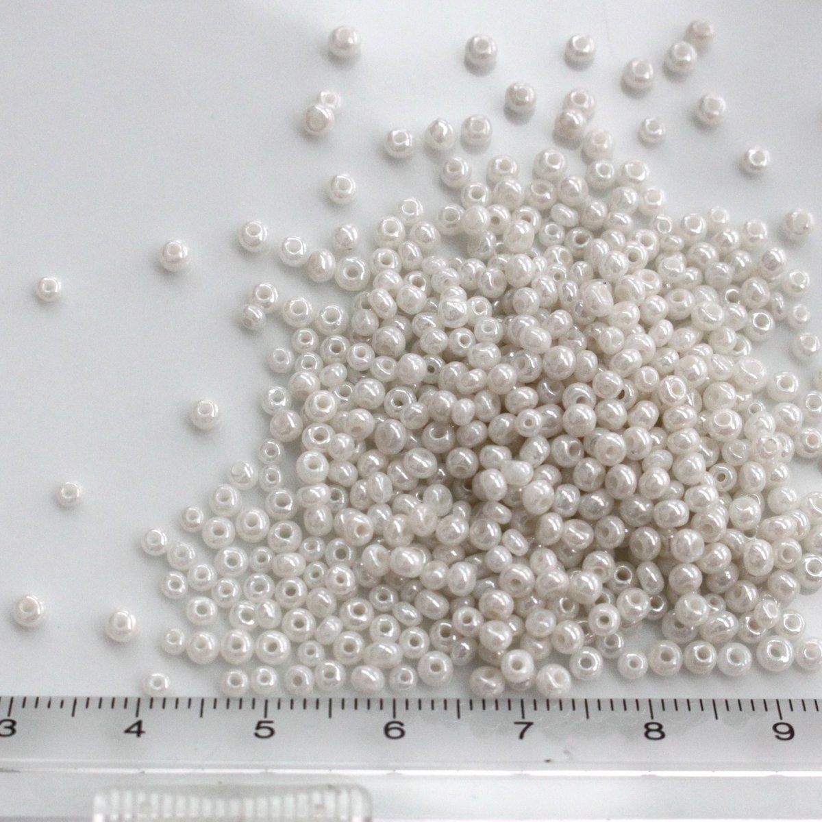 シードビーズ4g（パールホワイト） Ø3㎜ フランスヴィンテージ 634