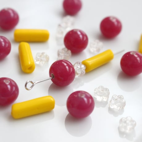 . ちいさなフラワーアクリルビーズ  6㎜ 　20個    ヴィンテージ　2402