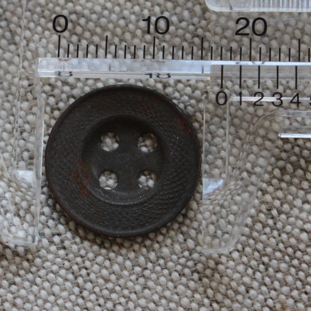 四つ穴メタルボタン各種 フランスヴィンテージ 200 | Le manège