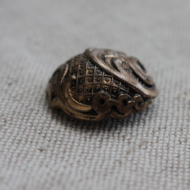 古いアールデコ模様のメタルボタン 21㎜ フランスアンティーク 241