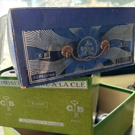 フランス製デッドストック　糸巻き「AU FRANC OR」（ダークブラウン）
