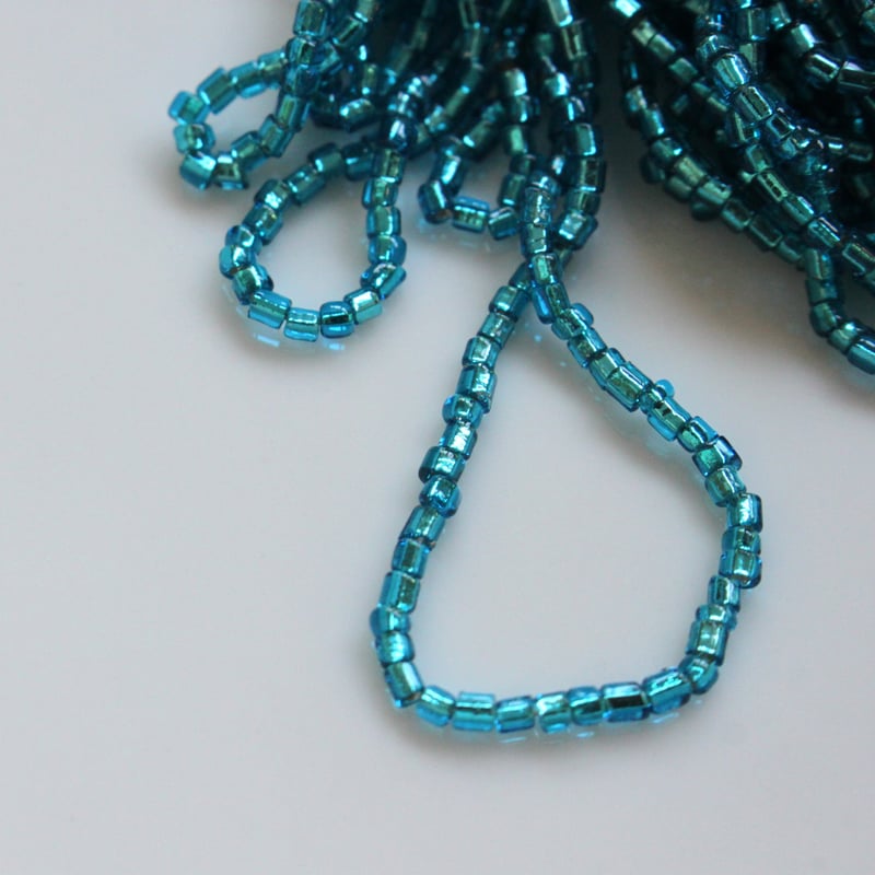 シードビーズ (ﾒﾀﾘｯｸﾌﾞﾙｰ) Ø2㎜ チェコヴィンテージ fe15 | Le m