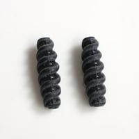 .スパイラルビーズ2個（ﾏｯﾄﾌﾞﾗｯｸ）25㎜　ドイツ製80年代ヴィンテージ　826