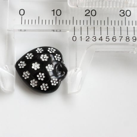 . 50年代ガラスのハートパーツ14㎜（黒×白）　ドイツヴィンテージ 406