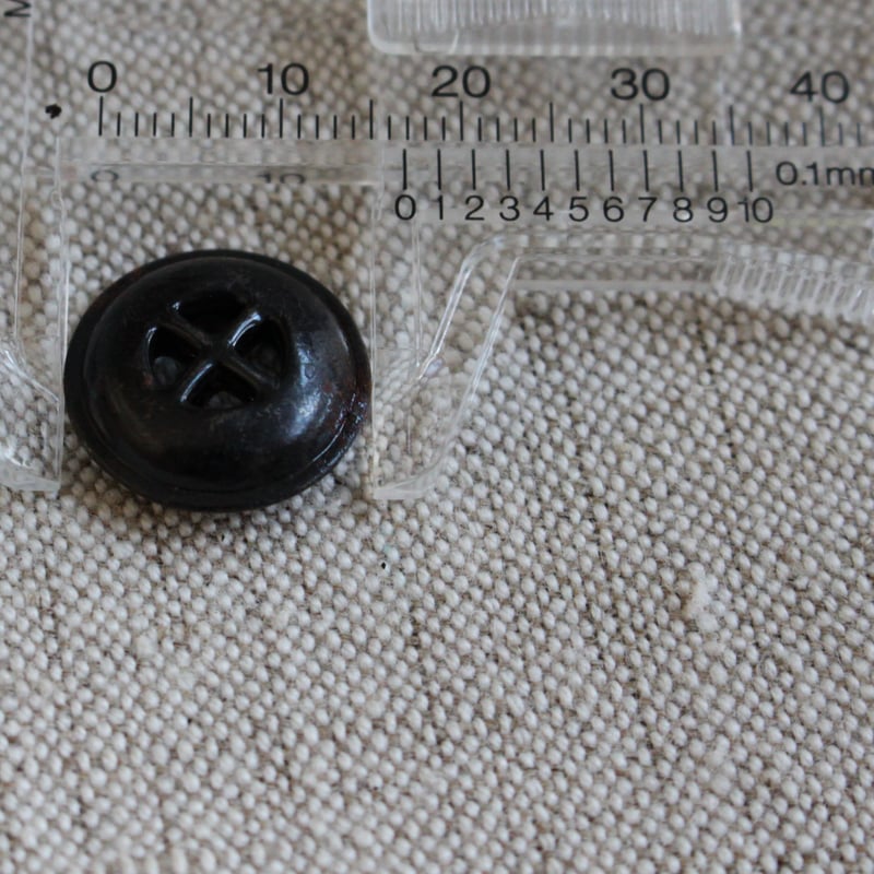古い四つ穴の金属ボタン 17㎜ フランスヴィンテージ 180 | Le manège 古い四つ穴の金属ボタン 17㎜ フランスヴィンテージ 180 | Le manège