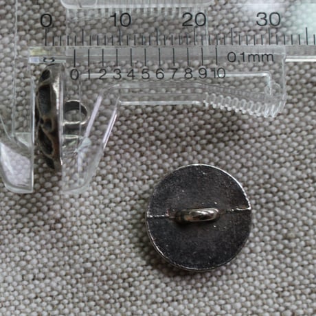 重量のある良質メタルボタン 15㎜　　フランスヴィンテージボタン 329