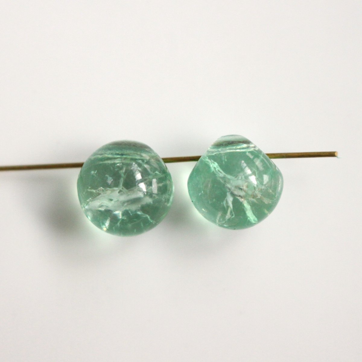 ラウンドクラックガラスビーズ9㎜ 2個 フランス製ヴィンテージ 485