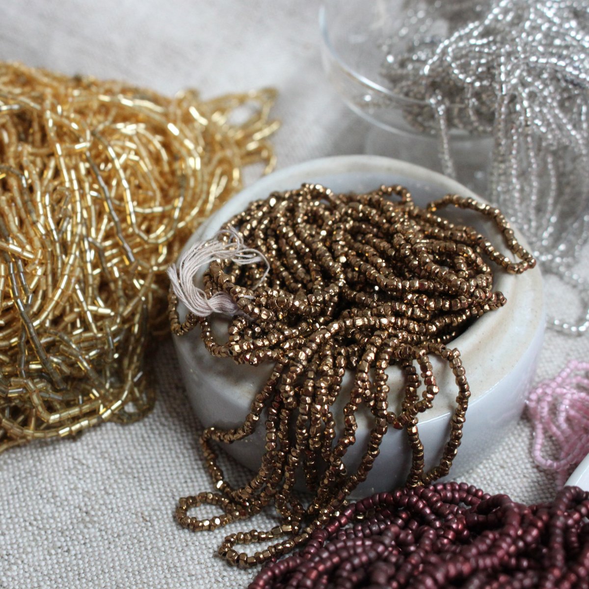 アンティークシードビーズ Ø2㎜（ｺﾞｰﾙﾄﾞ）1.8g 1920年代 フランス製